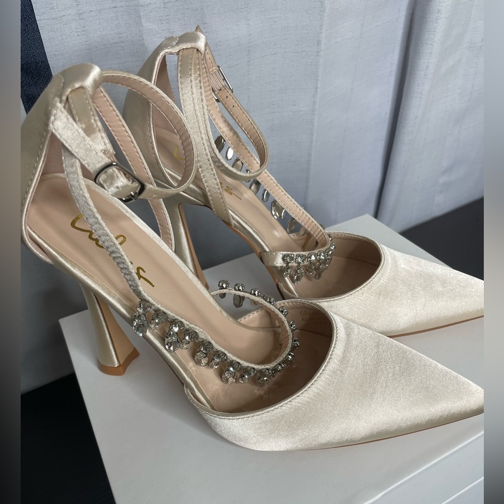 Lulus pointed toe pump